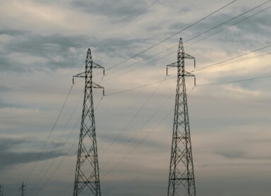 Jak powstaje prąd elektryczny? Wszystko, co warto wiedzieć